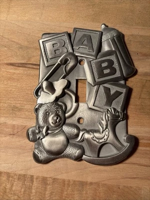 Placa de pared de cubierta de placa de interruptor de luz de bebé vintage años 80 Foto 1 de 4