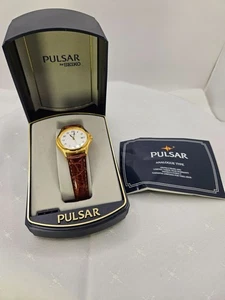 Vintage Pulsar Seiko Women's Gold Tone Leather Strap Watch with Box & Manual - Picture 1 of 8