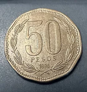 1996 CHILE 50 PESOS LARGE COLLECTORS COIN (916) - Picture 1 of 2