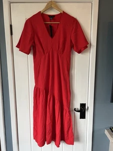 Vestido midi New Look rojo escarlata cuello en V dobladillo en capas talla 10 Nuevo con etiquetas - Imagen 1 de 9