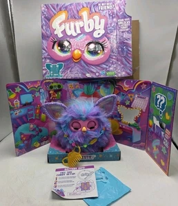 Collar y peine Hasbro Furby púrpura Be My Best Friend juguete interactivo 2023 nuevo en caja - Imagen 1 de 12