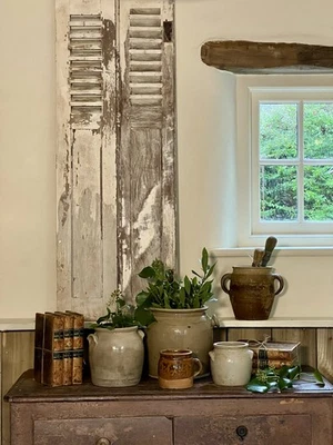 Par de persianas francesas vintage de madera pintadas blancas Foto 1 de 4