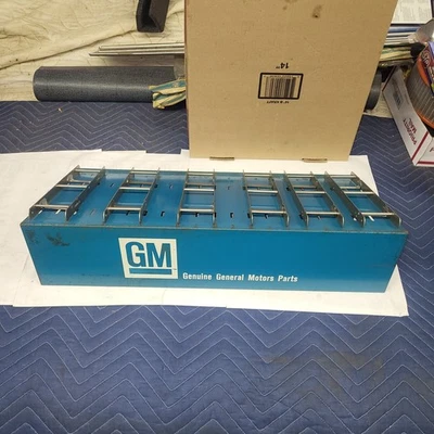 De colección Original Años 60-70 GM Concesionario Piezas Departamento Catálogo Manuales Rack Foto 1 de 4