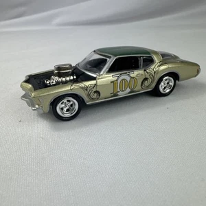 1972 Buick Rivera Collectible 1/64 Scale Diecast Diorama Model - Picture 1 of 10