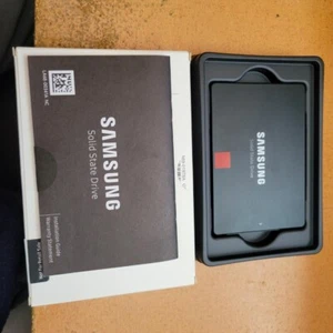 Unidad de estado sólido Samsung 860 PRO 512 GB2.5" MZ-76P512bw MZ-76P512 SSD 9 horas - Imagen 1 de 2