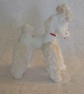 Estatuilla de caniche vintage blanca de 4" de alto - Imagen 1 de 3