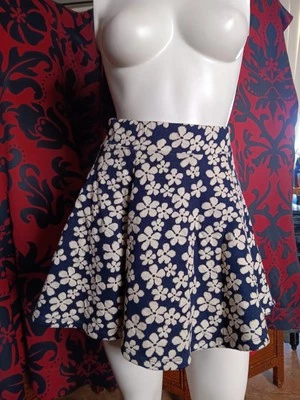 Vintage Xs Mini Skirt Pleated Flair HM Divided Floral Retro 60s Y2k Blue White - Image 1 of 4