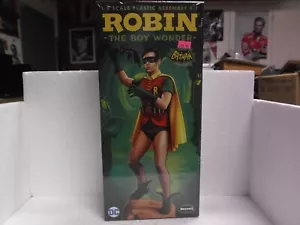 MOEBIUS ROBIN 1:8 #951 Model Kit FACTORY SEALED - Picture 1 of 4