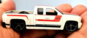 Hot Wheels CHEVY SILVERADO lose Diecast wirklich um die Stadt gekommen - Bild 1 von 5