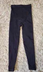 Spanx schwarze Leggings hoch geschnitten gerippt seitlich Gr.M Athleisure Bauchkontrolle  - Bild 1 von 7