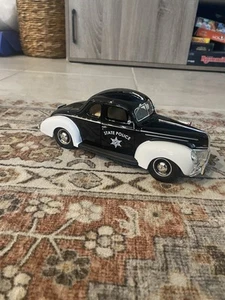 Maisto 1:18 Scale Black 1939 Ford Deluxe Coupe Diecast State Police - Picture 1 of 9