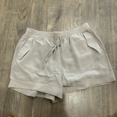 MINI SHORTS CLUB MONACO 100% SEDA-CORBATA DELANTERA-BOLSILLOS LATERALES-SEXY-BEIG-Talla 4-USADOS Foto 1 de 4