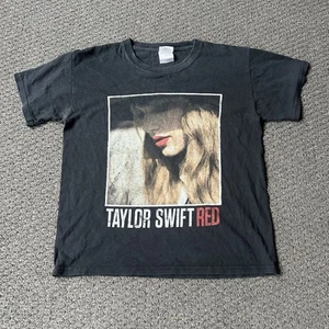 Taylor Swift Red Tour 2013 Concert Tee Size S  Gildan Black Band Shirt Crop Fit - Picture 1 of 8