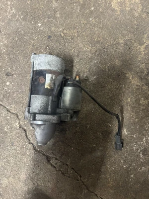 2004 Nissan Titan 5.6 Starter Motor  - Изображение 1 из 4