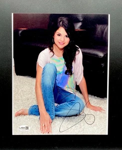 Selena Gomez 8x10 firmata JSA COA cantante attrice musica POP icona auto RARA - Foto 1 di 3