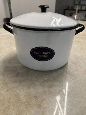 VTG NEW VOLLRATH 11 CUP WHITE ENAMELWARE STOCK POT, LID, BLACK TRIM - Image 1 of 4