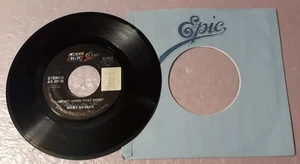 Ricky Skaggs Honey/She's More To Be Pitied by Epic Records 7" Record 45rpm - Imagen 1 de 2
