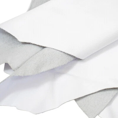 Tapicería de cuero con chap de motociclista de peso medio vendido y cortado por pie cuadrado por SLC Foto 1 de 4