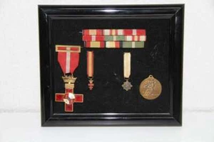 SOFFIT WITH MEDALS AND PINS OF THE SPANISH CIVIL WAR. SPAIN. 1930 - Picture 1 of 1