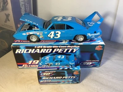 XRARE 1:24 & 1:64 Richard Petty #43 PLYMOUTH 1970 SUPERBIRD VINTAGE NASCAR SET - Image 1 of 4