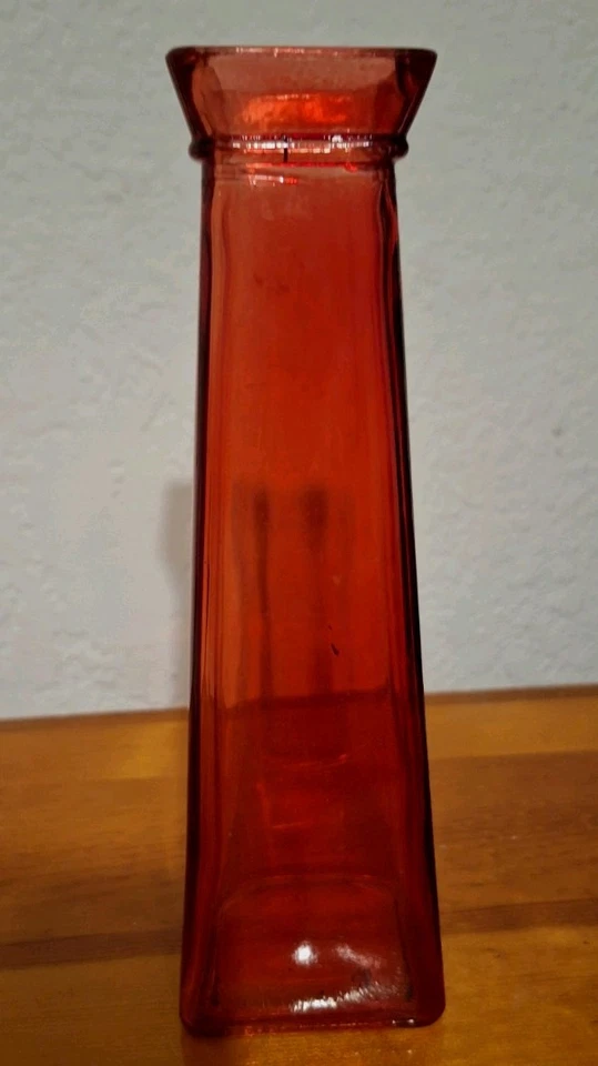 1-3/4"W x 7.75"H ¡IMPRESIONANTE ROJO! Jarrón cuadrado de vidrio #05 ¡EN EXCELENTE ESTADO! Foto 1 de 1