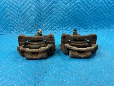 Pinzas de freno traseras Toyota Land Cruiser LX470 con par de pastillas diestro y derecho 1998-2005 OEM Foto 1 de 4