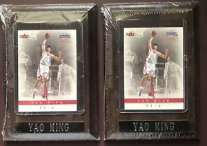 2x Placa de madera Yao Ming placa de identificación de metal con tarjeta Fleer Houston Rockets - Imagen 1 de 2