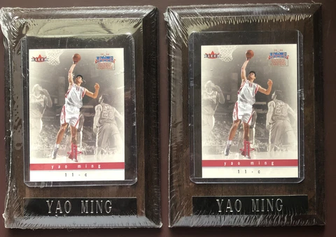 2x Yao Ming Wood plaque Metal Nameplate With card Fleer Houston Rockets Cover