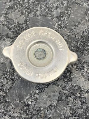 2002-2004 Jeep Liberty 3.7 Radiator Pressure Cap Lid 16lbs Motorad OEM 62635 - Image 1 of 3