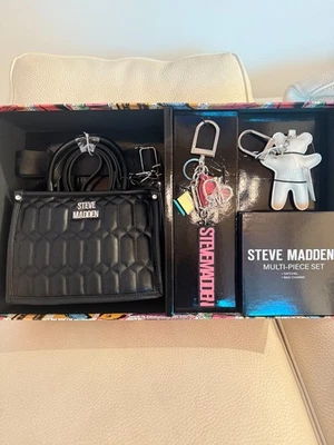NWT BOXED STEVE MADDEN BNIKO GIFT SET SATCHEL CROSSBODY BAG CHARMS KEYRING BLACK - Image 1 of 4