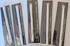 Set of 5 - Wet n Wild Eyeshadow Brushes (2 large, 2 crease, 1 small) NIP - Picture 1 of 2