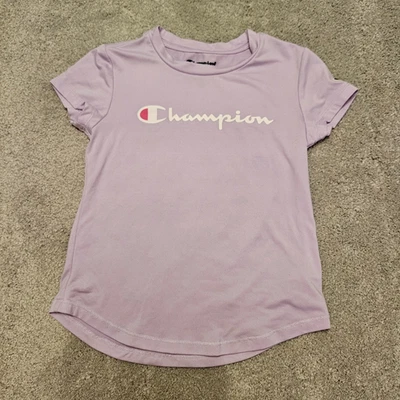 Camiseta deportiva Champion Girls pequeña 6/6X logotipo lavanda manga corta dobladillo curvo Foto 1 de 4