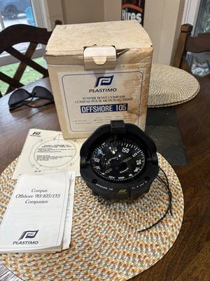 Novo Estoque Antigo PLASTIMO OFFSHORE Modelo 105 Bússola Marinha 12 Volts - Imagem 1 de 4