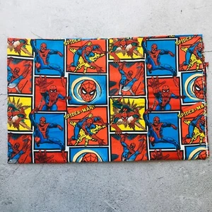 Tela de algodón brillante y audaz Spiderman 33" x 31" - Imagen 1 de 2