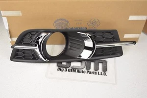 2011-2014 Chevrolet Cruze Front Fog Lamp Bezel RH Side Black new OEM 95980707 - Picture 1 of 3