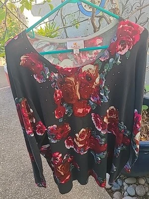 QUACKER FACTORY SWEATER LIGHT WEIGHT GLORAL AND SPARLKES SIZE 1X DARK GRAY WITH - Image 1 of 4