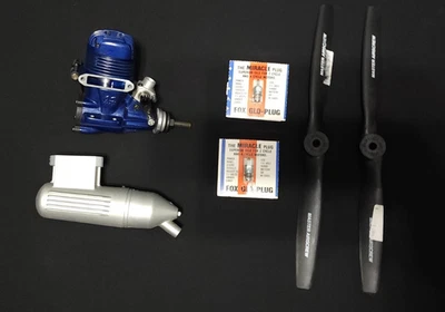 O.S. MAX LA 40 R/C ENGINE BLUE WITH MUFFLER 13360 NOS w/ Extras - Image 1 of 4