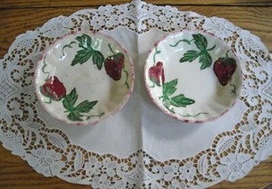Fruteros vintage blancos con fresas rojas ~ Juego de 2 ~ - Imagen 1 de 7
