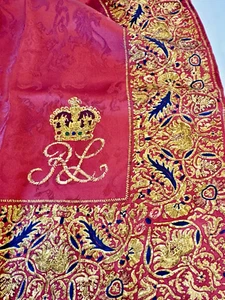 BUFANDA DE SEDA CON LOGOTIPO DE ESCUDO CORONA RALPH LAUREN RARA oro borgoña barroco - Imagen 1 de 9