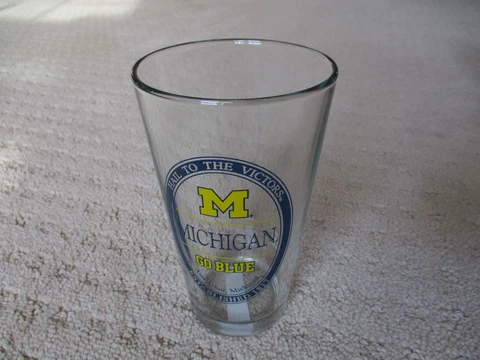 University of Michigan Wolverines "HAIL TO THE THE VICTORS"  Pint Glass * Cover
