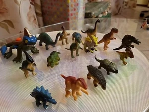 Lotto 16 DINOSAURI storici in plastica Alti da 3 cm a 6 cm da collezione - Picture 1 of 6
