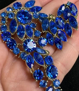 Flower Blue Rhinestone with M Earrings Clip-On Vintage Gold Brooch M-7100 - Picture 1 of 5