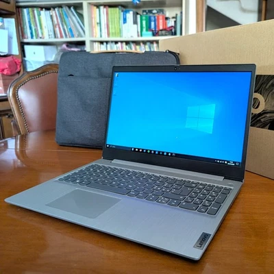 Lenovo IdeaPad 3 15.6" FHD CPU Ryzen 3 SSD 256GB RAM 20GB + Borsa da trasporto - Immagine 1 di 4