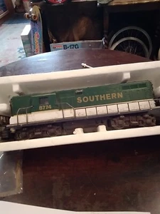 Lionel 6-8758 Southern GP-7 Dummy Diesel Locomotive In Original Box - Picture 1 of 3