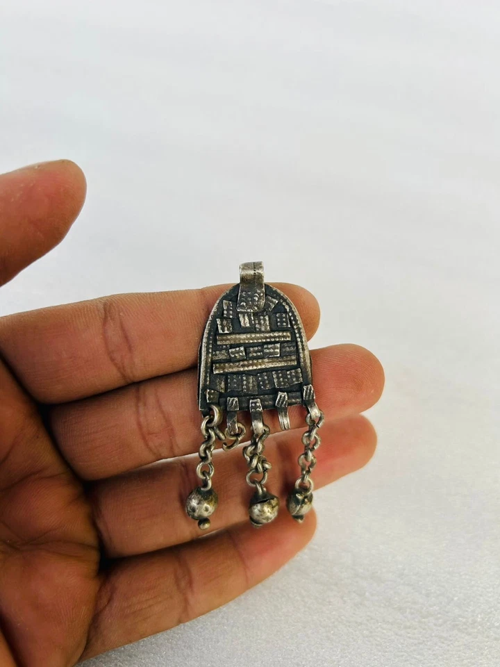 Antiguo Raro Tribal Plata Hecho a Mano Amuleto Viejo Hombre y Mujer Colgante Collar Foto 1 de 3