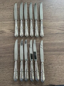 12 anciens couteaux fromage entremet métal argenté style Louis XV rocaille marly - Imagen 1 de 3