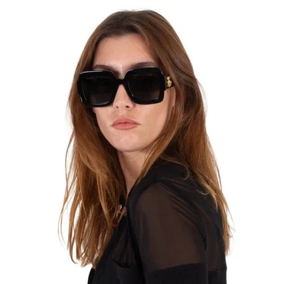 Gafas de sol Gucci gris cuadradas para dama GG1547S 001 50 GG1547S 001 50 Foto 1 de 4