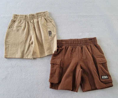 Pantalones cortos cargo marrón y crema para niños talla pequeña Foto 1 de 4