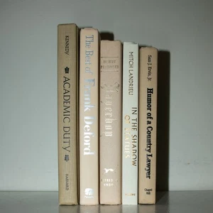 Lot 5 Cream Beige Hardcover Books Bundled Set Shelf Decor Staging Display Prop - Foto 1 di 15