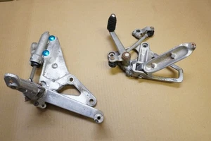 SUZUKI GSXR GSXR400 400 GK76A 1991-94 set of footrests pegs DAMAGED body frame - Picture 1 of 13